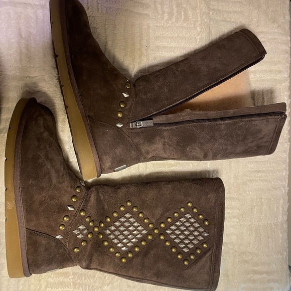 Ugg boots size 7 - Picture 3 of 6